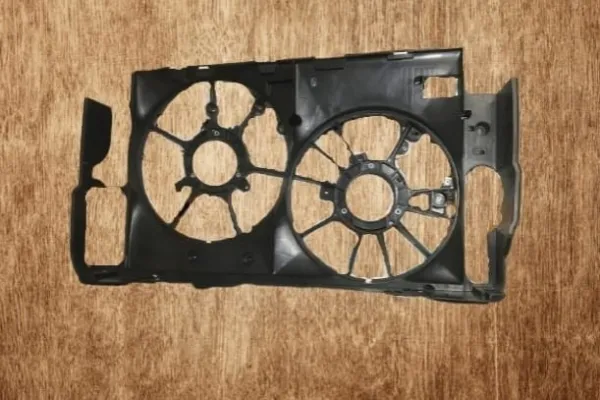 Дифузор (кожух) радіатора охолодження 1671136210 Toyota