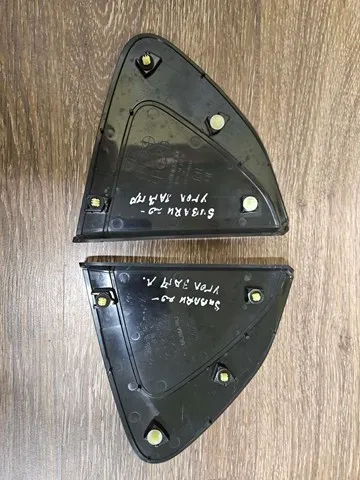Скло багажного відсіку, праве 65240AN040 Subaru