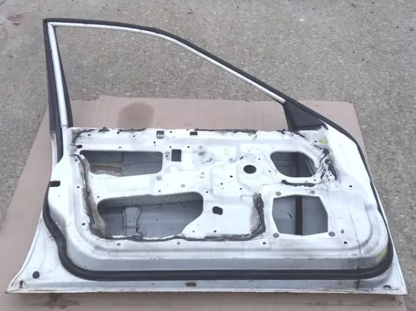Двері передні ліві MR208849 Mitsubishi