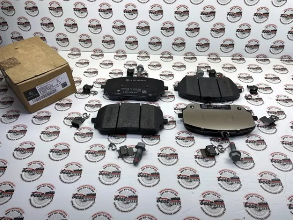 Передні тормозні колодки A000420340464 Mercedes