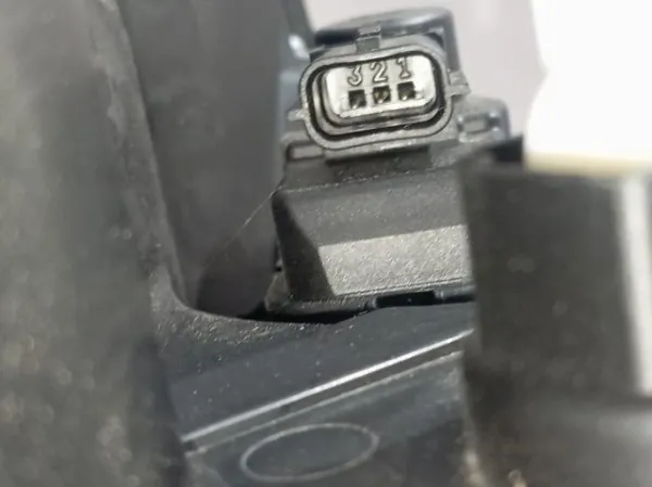  81185F4220 Toyota