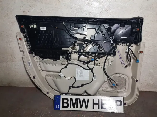 Обшивка-облицювання задніх дверей, правою, внутрішня A2477303602 Mercedes