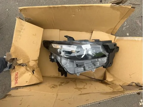 Фара права TK70510K0F Mazda