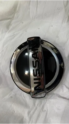 Емблема решітки радіатора 628906RA0A Nissan/Infiniti