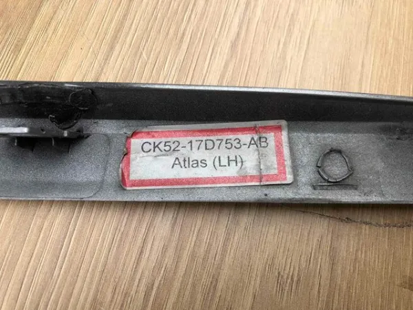 Молдинг заднього бампера, лівий CK5217D753AB Land Rover