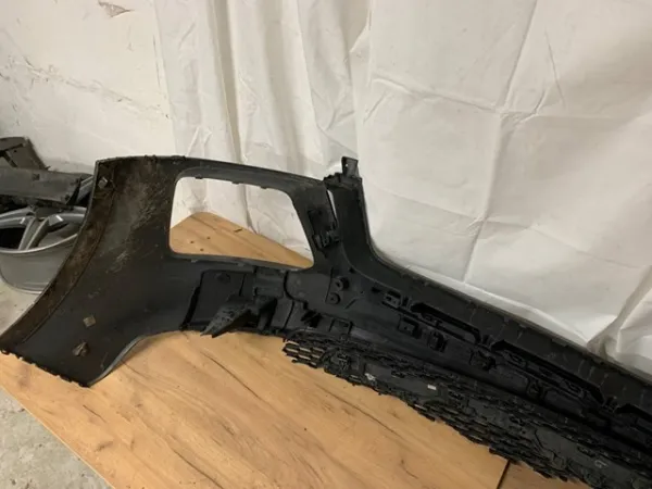 Передній бампер LR113285 Land Rover