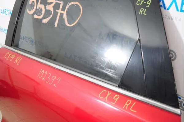 Молдинг опускного скла нижній, двері задньої, лівої TK4850670 Mazda
