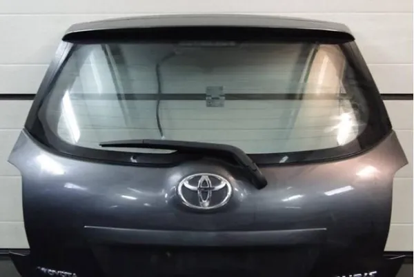 Двері багажника Toyota Auris JPP
