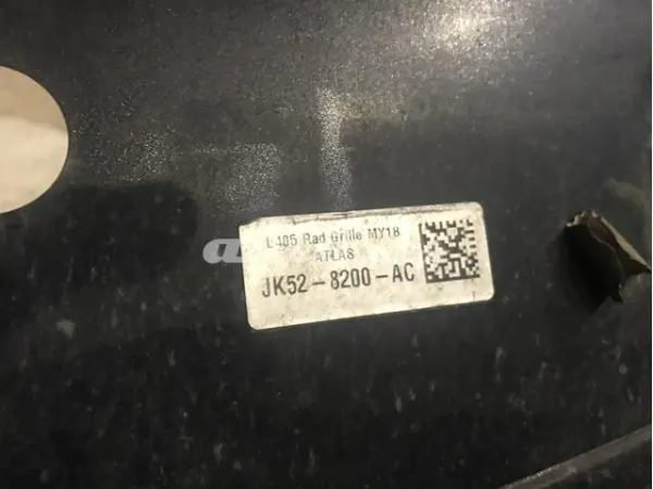 Решітка радіатора LR083321 Land Rover