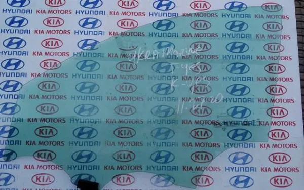 Скло передніх дверей, лівою 82410C6000 Hyundai/Kia