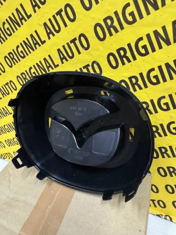 Кронштейн емблеми решітки радіатора GBFN50716 Mazda