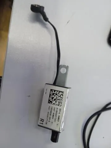  100480800E Tesla