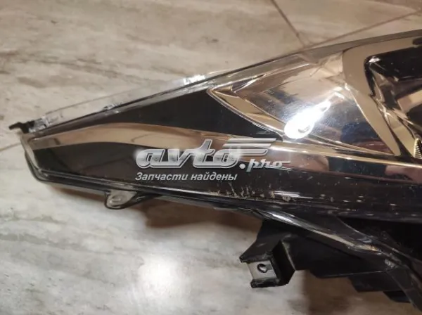 Фара права 8111002L50 Toyota
