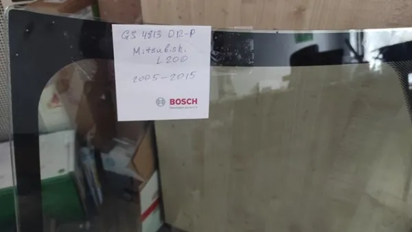 Лобове скло MZ690458 Mitsubishi