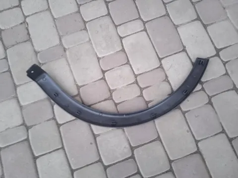 Розширювач переднього крила, правий 5556025J Polcar