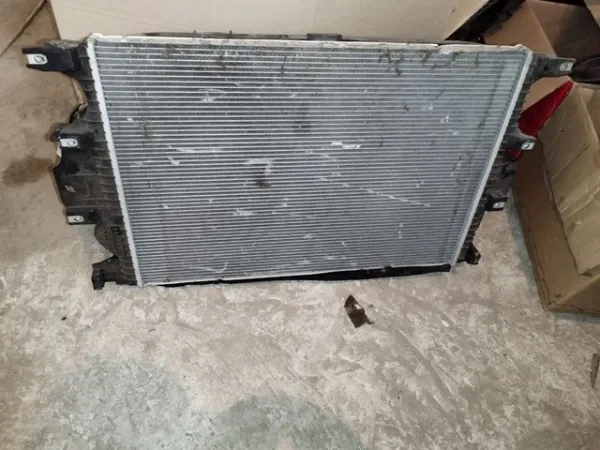 Радіатор DG938005DC Ford