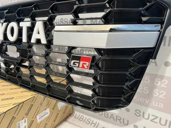 Решітка радіатора 53101WY071 Toyota