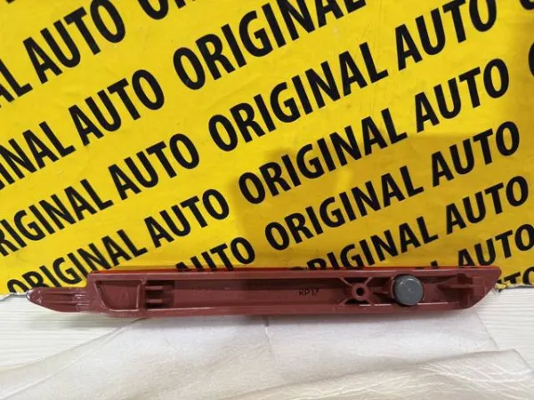 Катафот (відбивач) заднього бампера, правий DFR5515L0B Mazda
