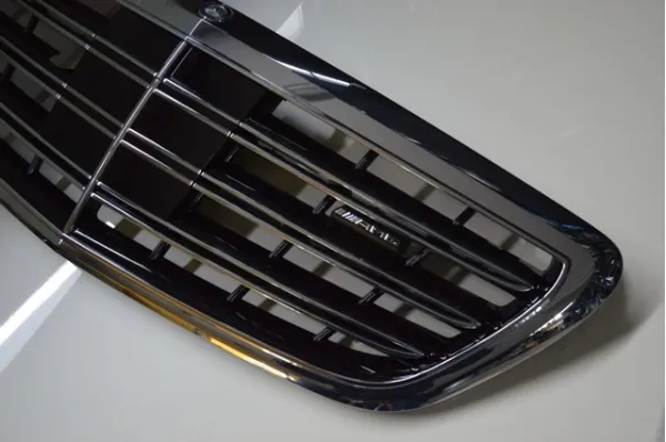 Решітка радіатора A2228800283 Mercedes