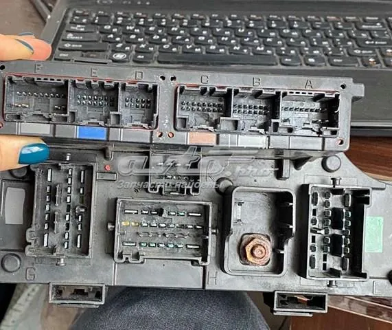 Блок запобіжників P68232878AB Chrysler