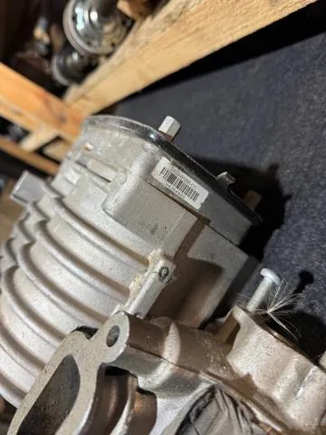 Колектор впускний нижній C2Z18622 Jaguar