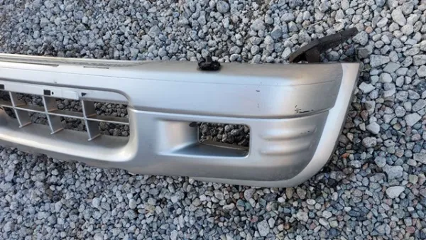Передній бампер 91156848 Opel