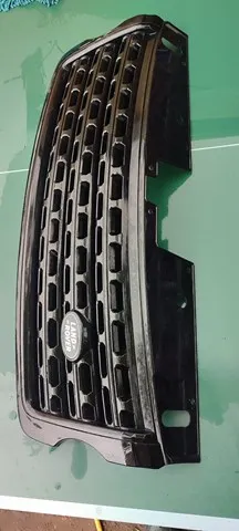 Решітка радіатора LR072273 Land Rover