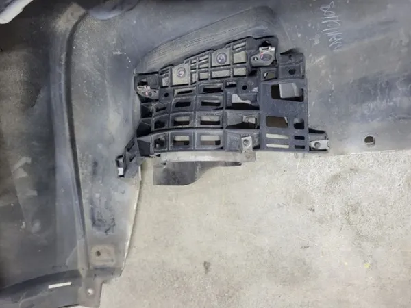 Кронштейн бампера заднього, правий 850185NA0A Nissan/Infiniti
