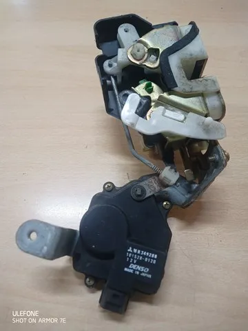 Замок задньої дверї, правої MR349288 Mitsubishi