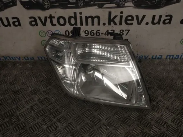 Фара права 260105X00B Nissan/Infiniti
