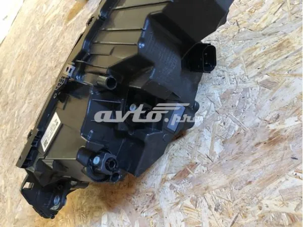 Фара права LR159605 Land Rover