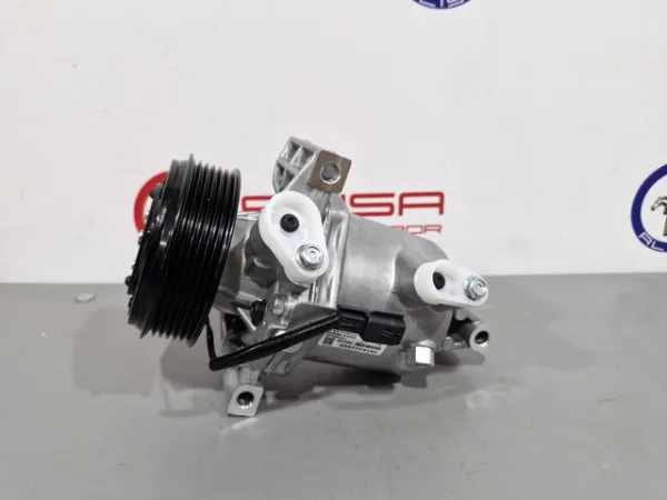 Компресор кондиціонера 926005RB0A Nissan/Infiniti