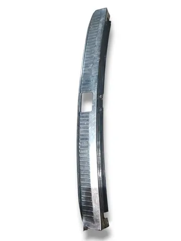 Облицювання задньої панелі багажника A2036901887 Mercedes
