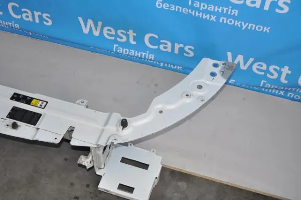 Рамка радіатора LR074151 Land Rover