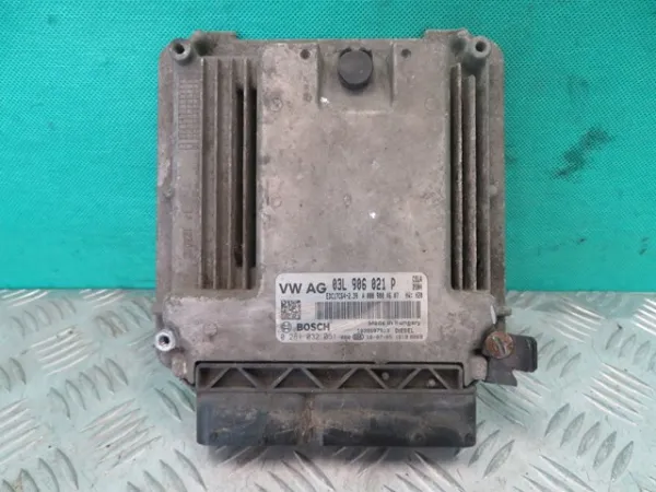 Електронний блок керування двигуном 03L906021P VAG