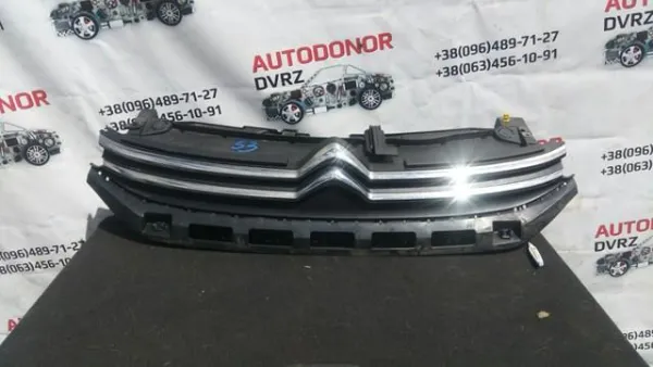 Решітка радіатора 9812063477 Peugeot/Citroen