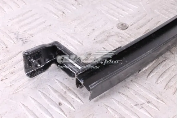Направляюча скла рамки двері, задньої правої GHK172602B Mazda