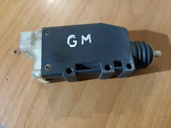 Двигун склопідіймача двері задньої 90493703 General Motors