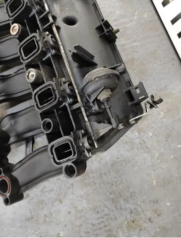 Впускний колектор 2247439 BMW