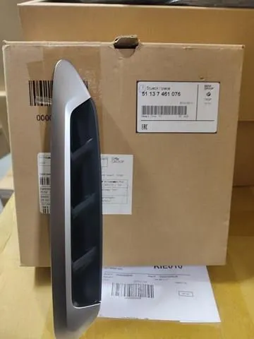 Молдинг переднього правого крила 51137461076 BMW