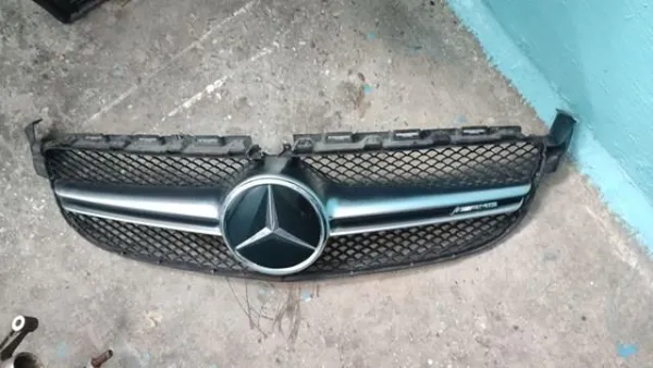 Решітка радіатора A2058880523 Mercedes