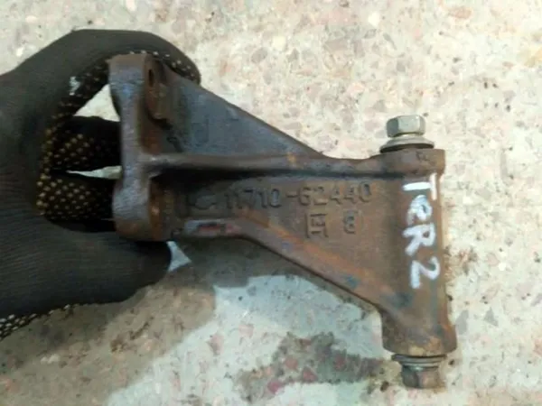 Кронштейн генератора Nissan Terrano II