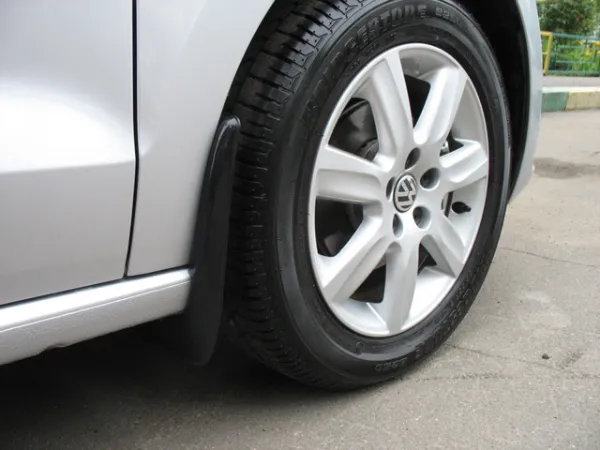Бризговики передні Hyundai SOLARIS I