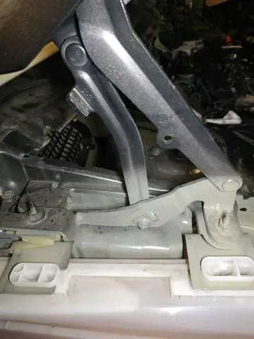 Петля капота, права 9814188880 Peugeot/Citroen
