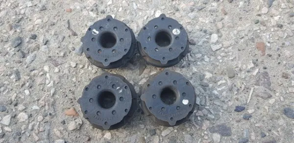 Подушка радіатору нижня Toyota RAV4 IV