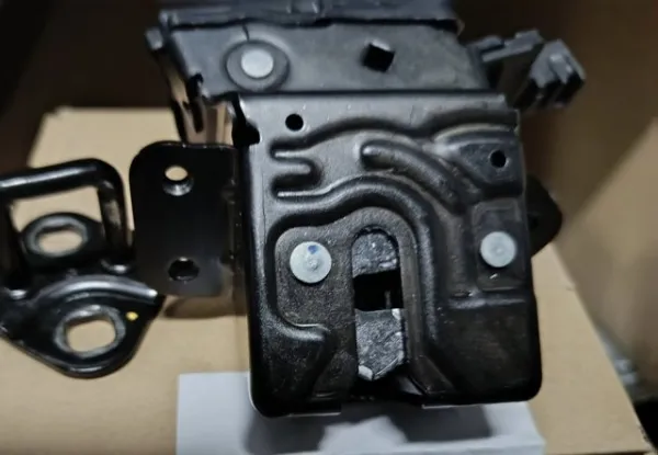 Замок багажника KBB462310C Mazda