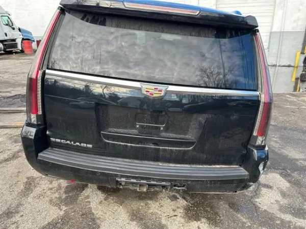 Задній бампер Cadillac Escalade III