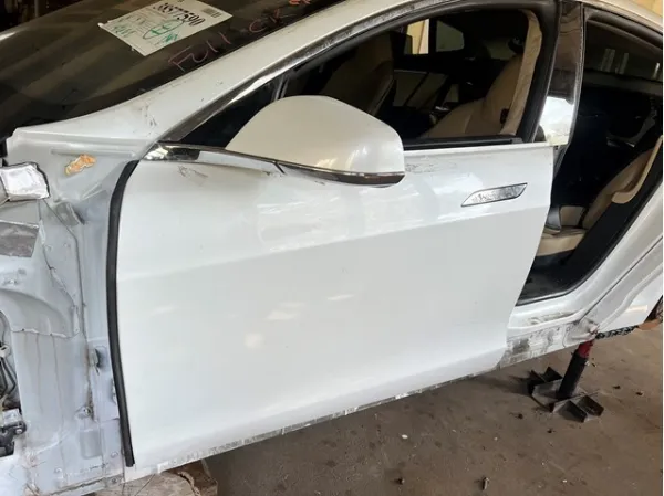 Двері передні ліві Tesla Model S 5YJS