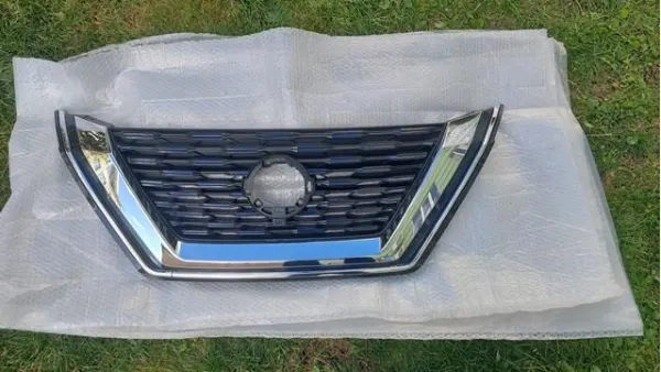 Решітка радіатора 623106RR0B Nissan/Infiniti