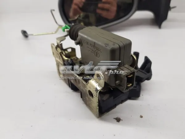 Замок передньої лівої двері 8200138035 Renault (RVI)